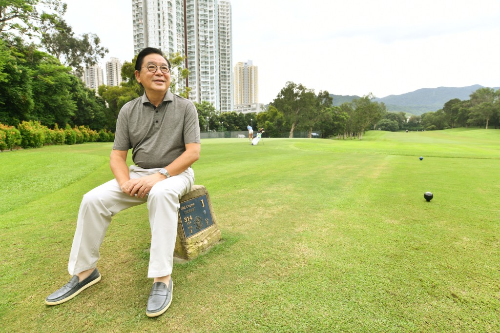 林健锋是香港哥尔夫球会会员超过40年，昨日趁最后一天到被收回的旧场区走走。卢江球摄