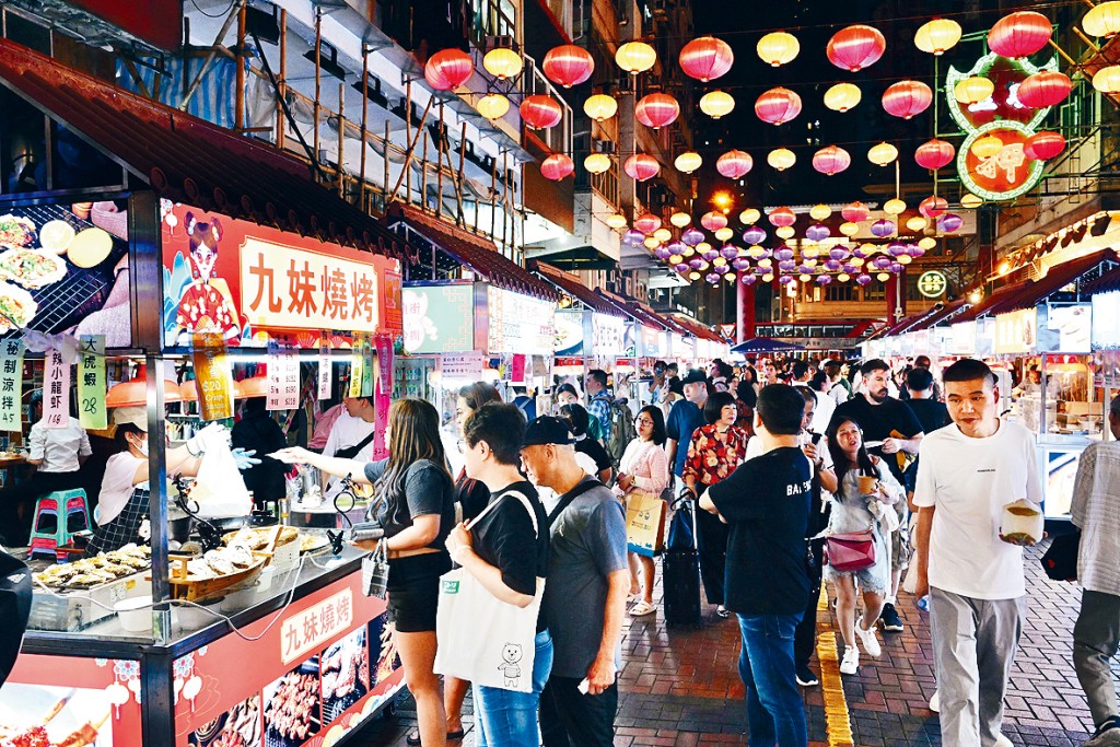 廟街夜市提供豐富飲食優惠。
