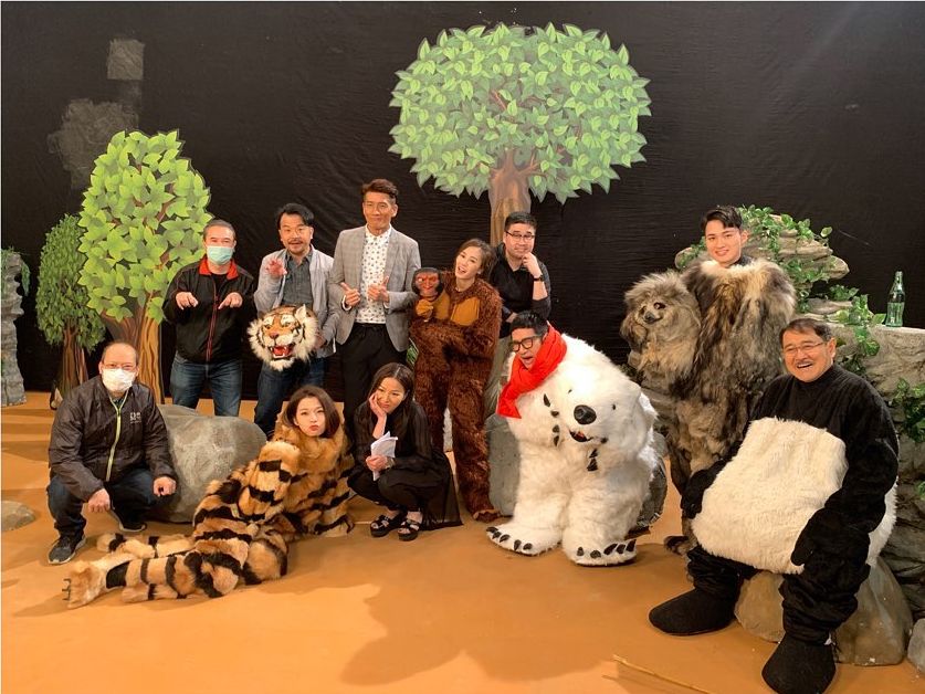 其他冇扮的工作人員，都一樣玩得好開心。