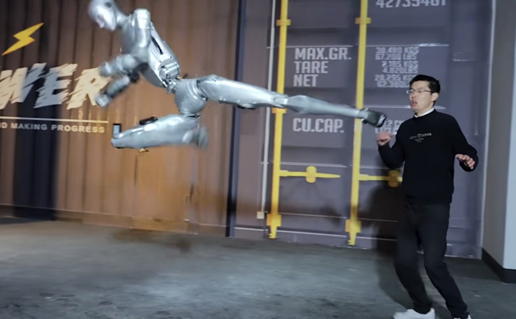 宇树科技国产机械人起飞脚「逼退」老板王兴兴。