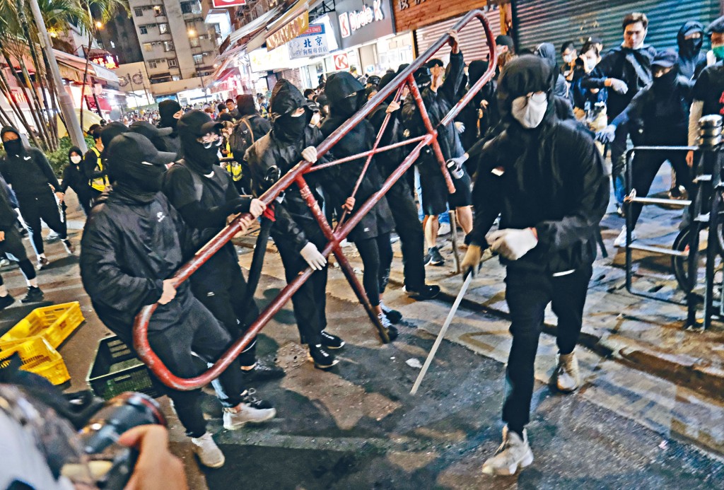國務院港澳辦表明,中央絕不會坐視「黑暴」破壞性力量肆意癲狂。