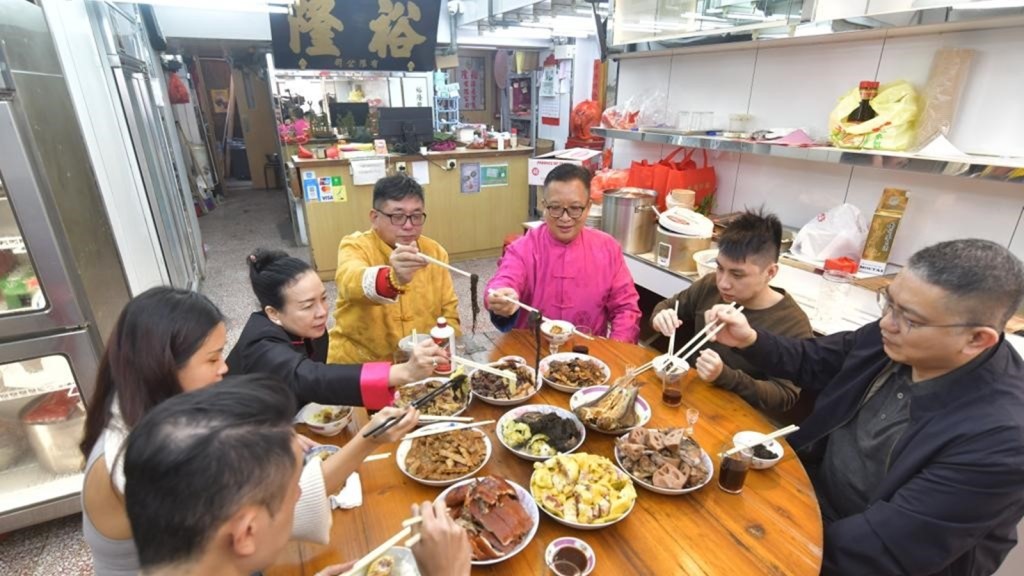 上環裕隆號按傳統8餸一湯開年。陳極彰攝