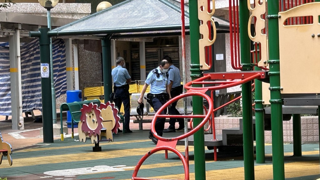警員封鎖休憩公園以便調查。蔡楚輝攝