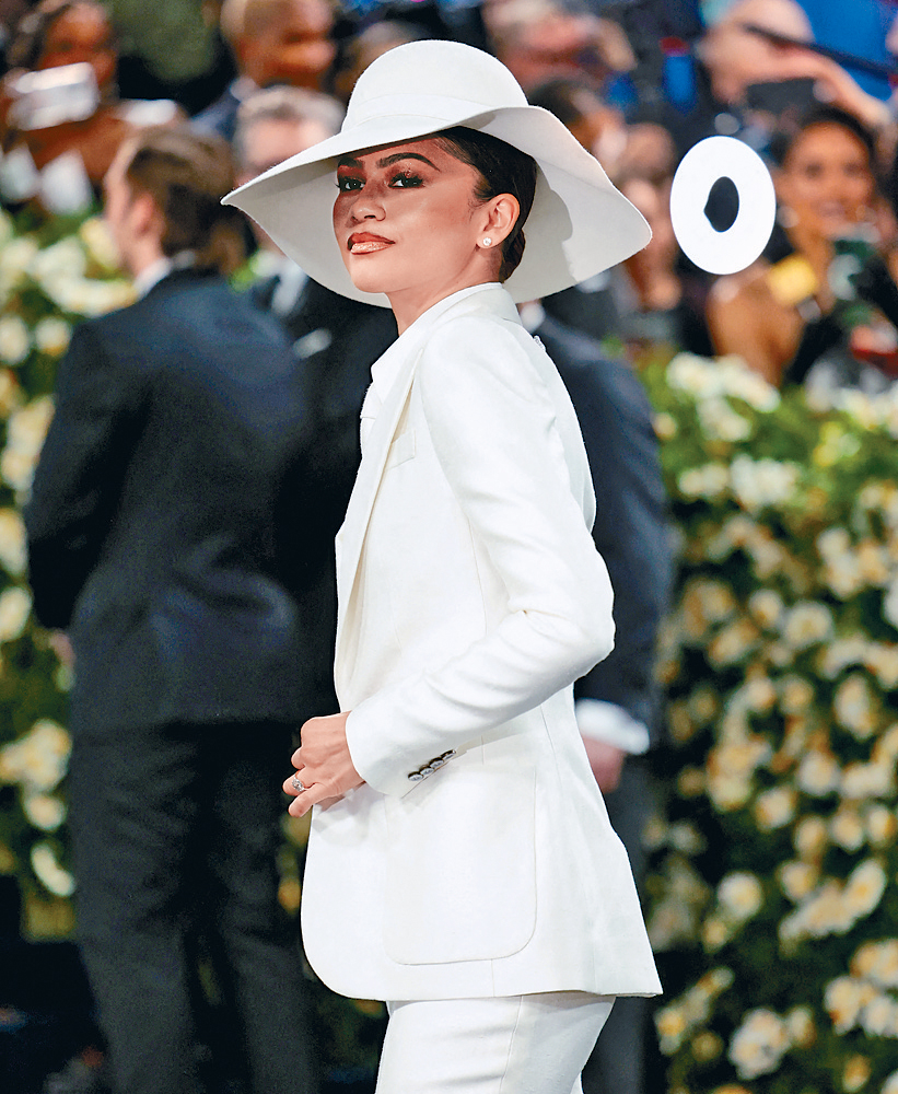 新一代红毯女王Zendaya将缺席Met Gala，有人怀疑她此举是为了杯葛贝索斯夫妇。