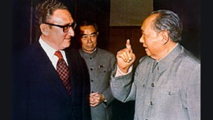基辛格和毛澤東會面。