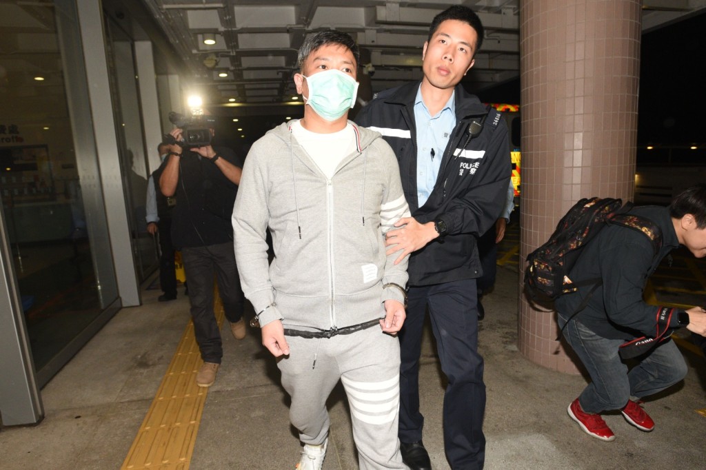 2018年新義安同門內訌,釀全港發生多宗傷人案,警方一度將細B帶返警署調查。資料圖片 2018年新義安同門內訌,釀全港發生多宗傷人案,警方一度將細B帶返警署調查。資料圖片