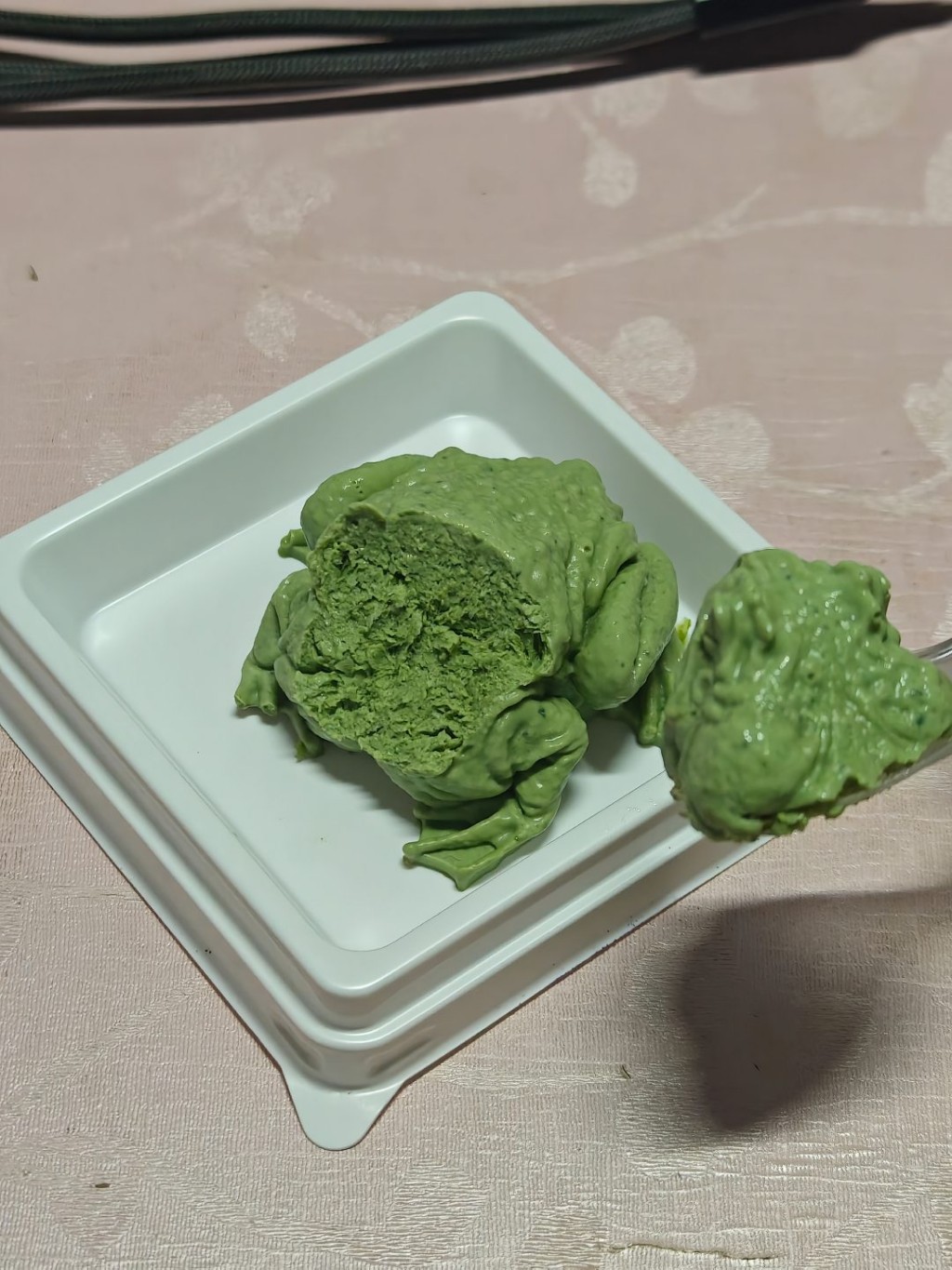 9.9元“癞蛤蟆蛋糕”爆红!农大食堂大排长龙 学生:抹茶味。 抖音 9.9元“癞蛤蟆蛋糕”爆红!农大食堂大排长龙 学生:抹茶味。 抖音