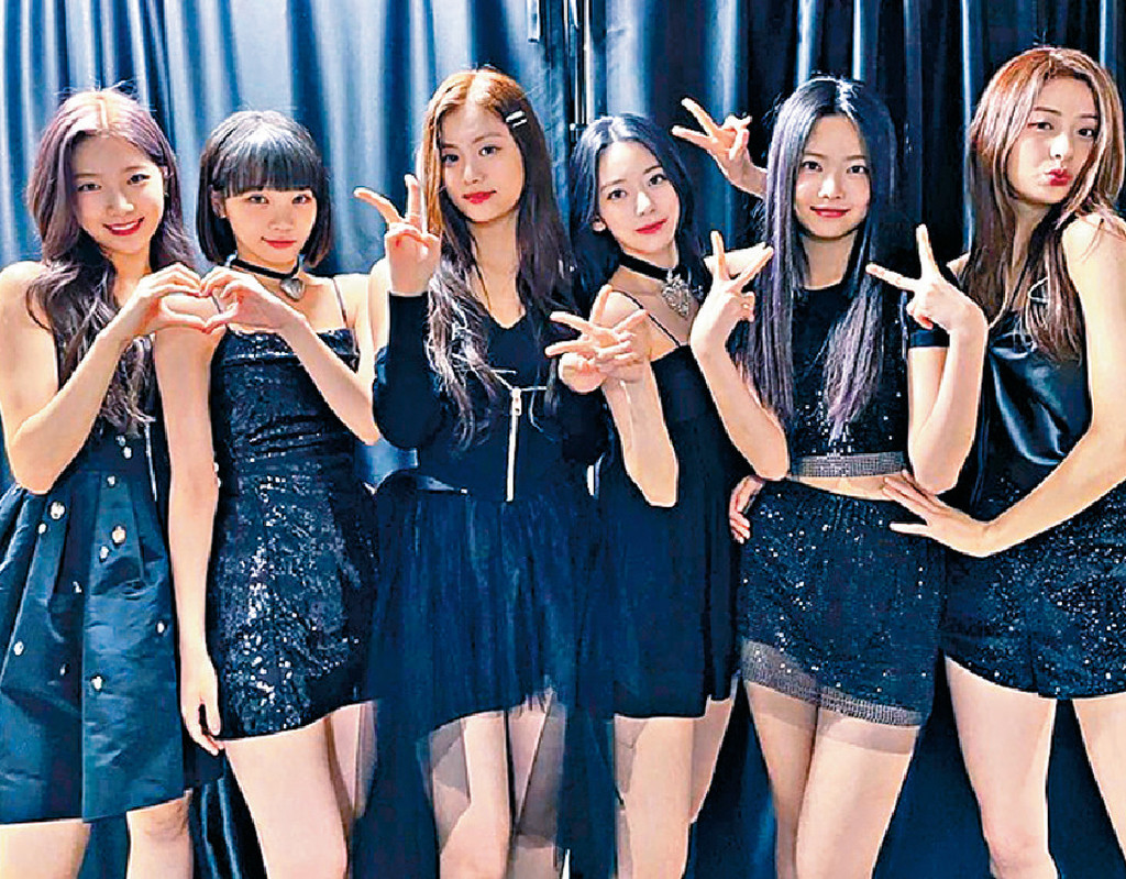 ■金佳藍（左三）避談涉校園欺凌醜聞。