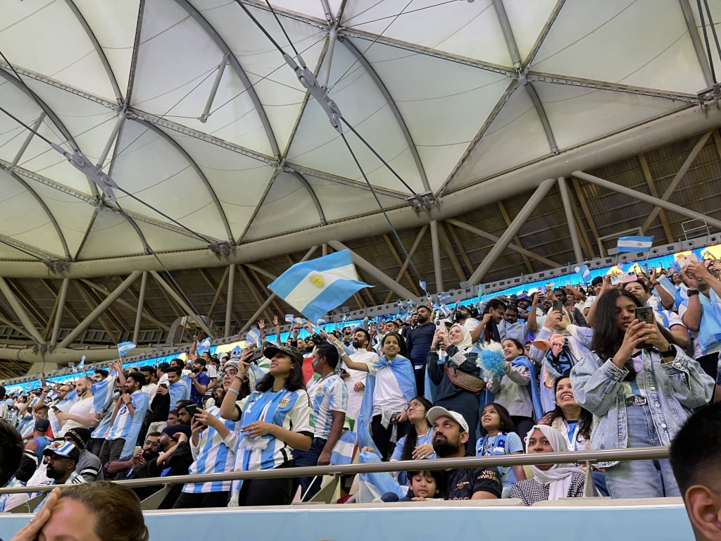 阿根廷球迷人多势众，令这支南美兵严如占得主场之利。