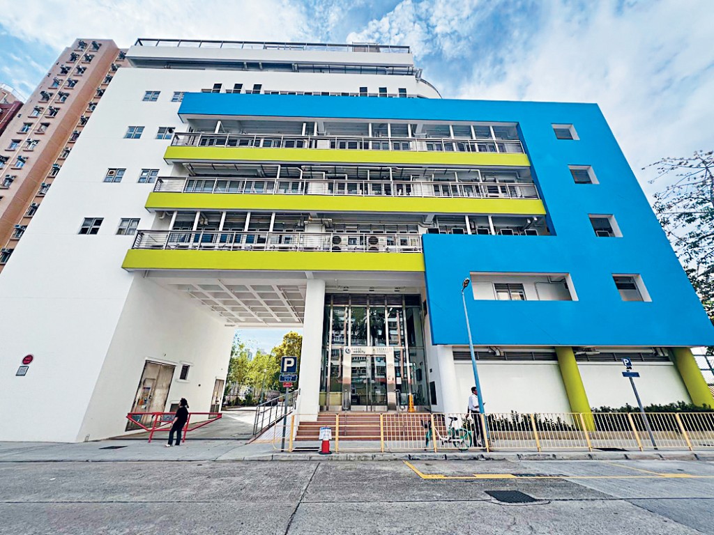 香港資優教育學苑表示,根據時間線分析,確認「藥倍安心」屬該學生原創概念,並呼籲各界停止人身攻擊。