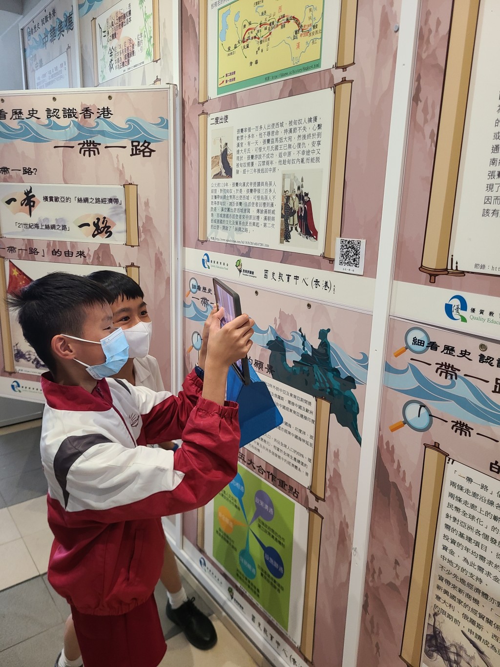 校內設歷史廊，幫助學生增進歷史知識。（圖片來源：受訪學校提供）