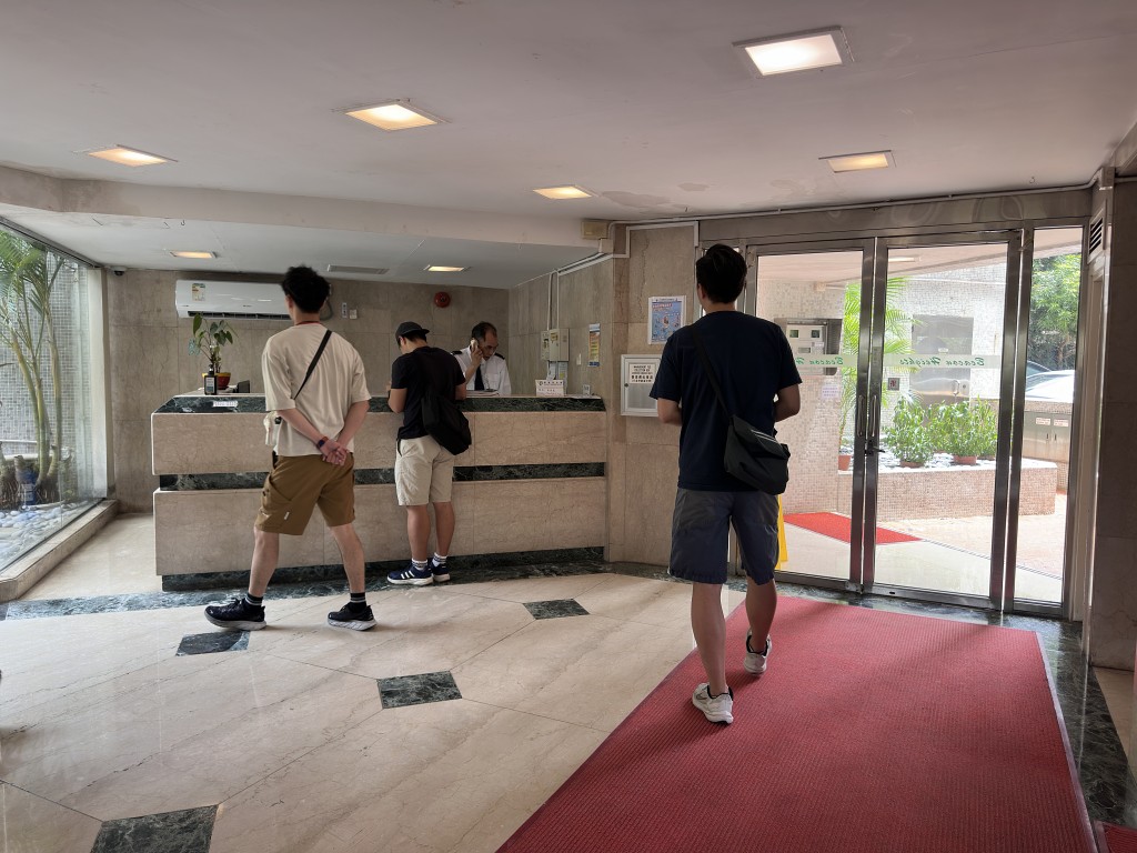 探員在場調查。梁國峰攝 探員在場調查。梁國峰攝