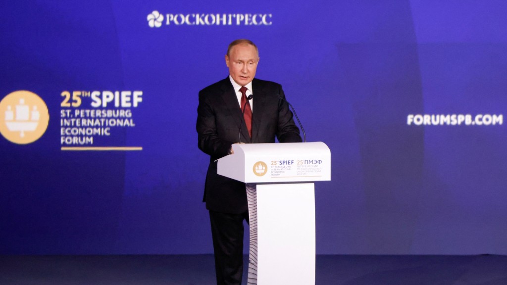 普京在國際經濟論壇上發表充滿戰鬥格的演說。REUTERS