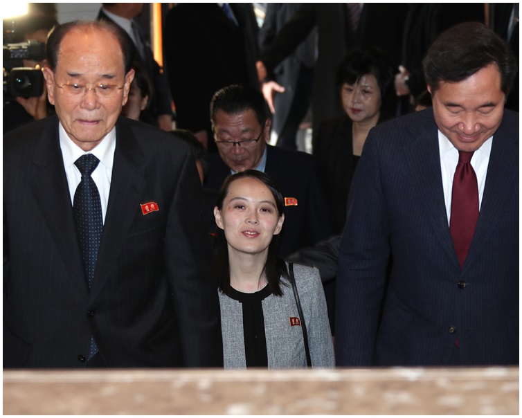 李洛淵（右）邀金與正及金永南等人共晉午餐。AP 