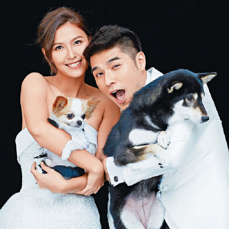 ■姜文杰和李泳淇抱愛犬拍甜蜜婚照。