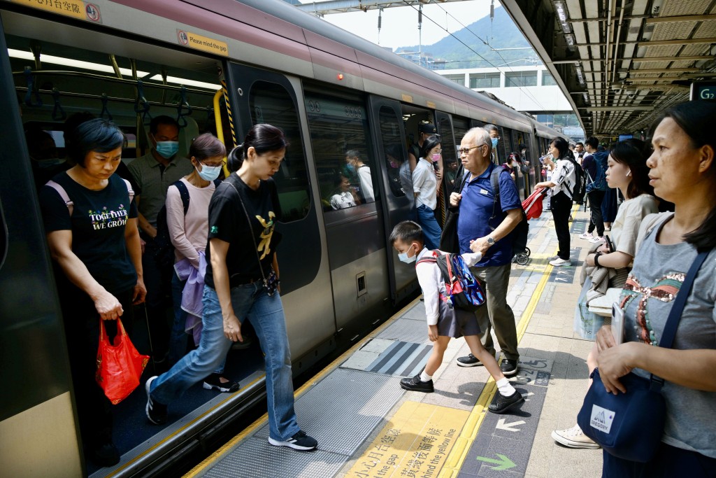 东铁线即日起加强周末及假期恒常列车服务。资料图片