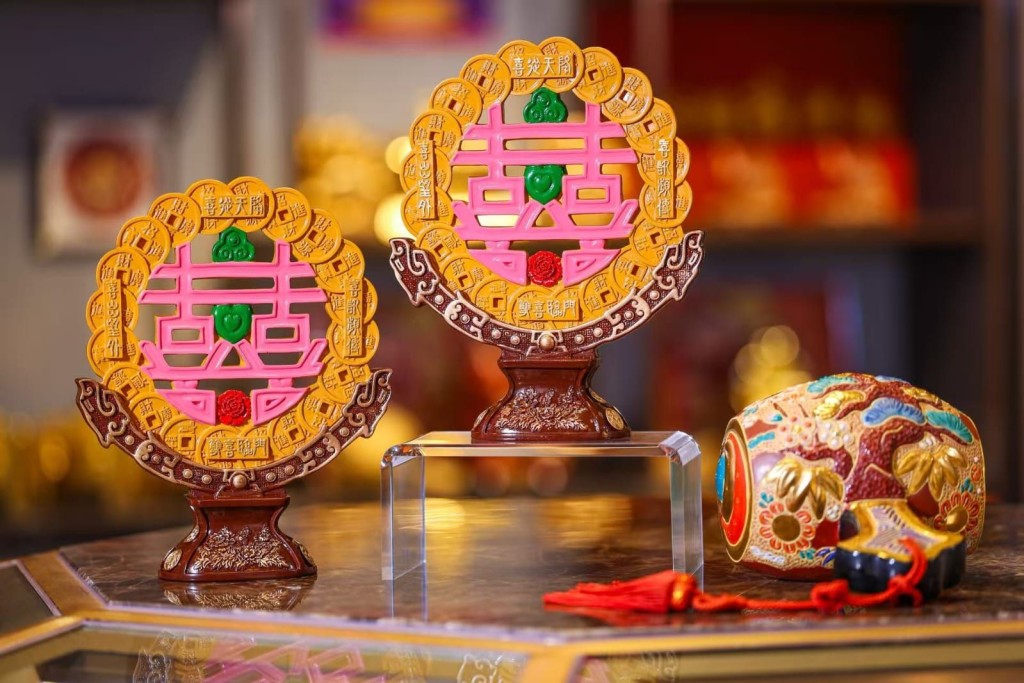 兔肖在马年行「天喜」和「太阴」两大吉星。「天喜」代表一定会有喜事、开心事、笑口常开，喜事重重。「太阴」星主人形光彩，尤其是女仔，特别有魅力吸引人。