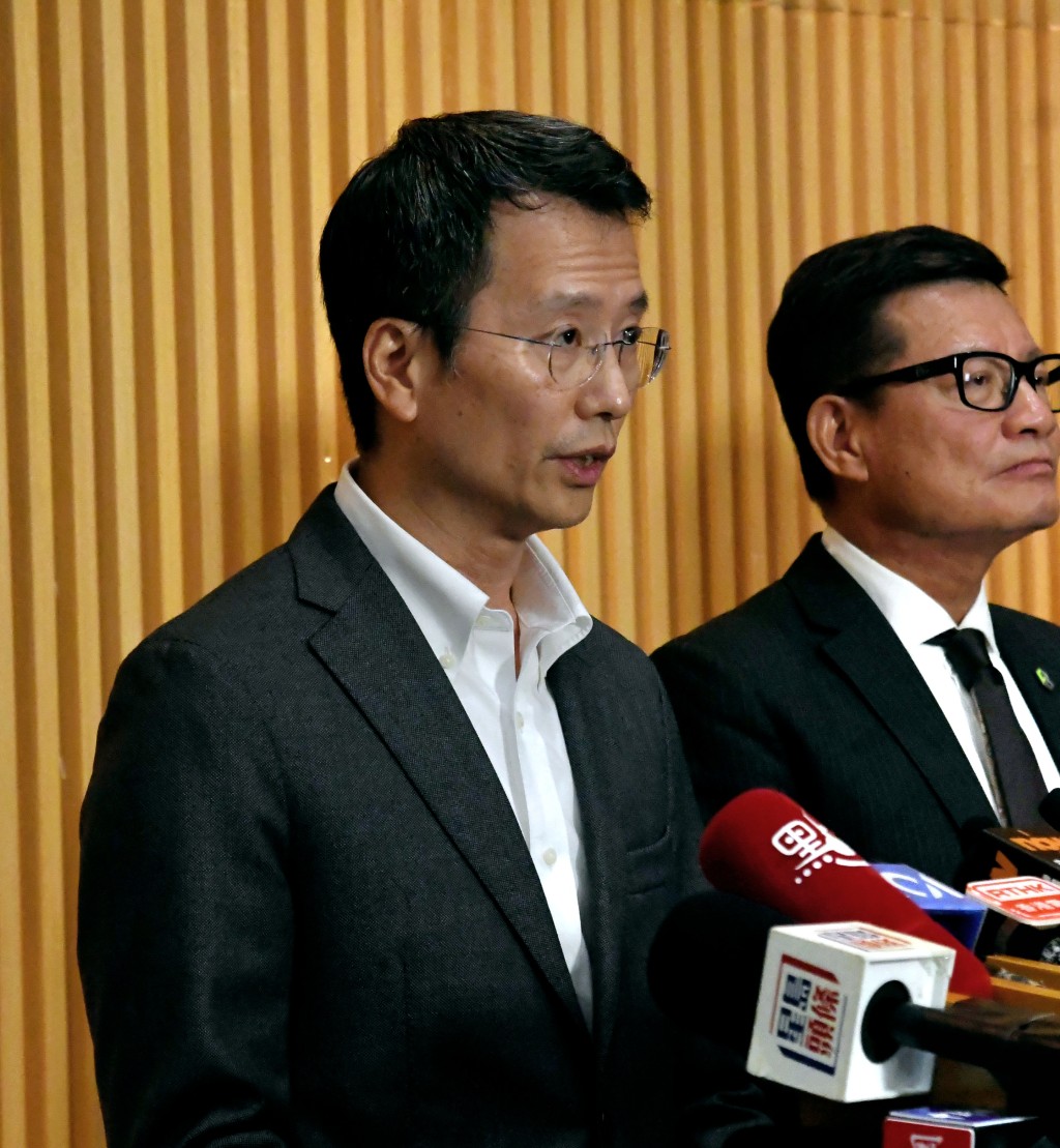 屋宇署署長何鎮雄。 屋宇署署長何鎮雄。