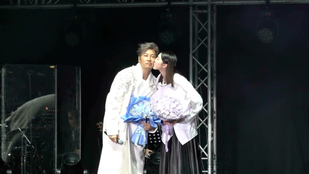 譚耀文笑問女兒有沒有指拖,Tamia笑而不答,嚇到他說:「咁笑法!我好驚呀!」 譚耀文笑問女兒有沒有指拖,Tamia笑而不答,嚇到他說:「咁笑法!我好驚呀!」