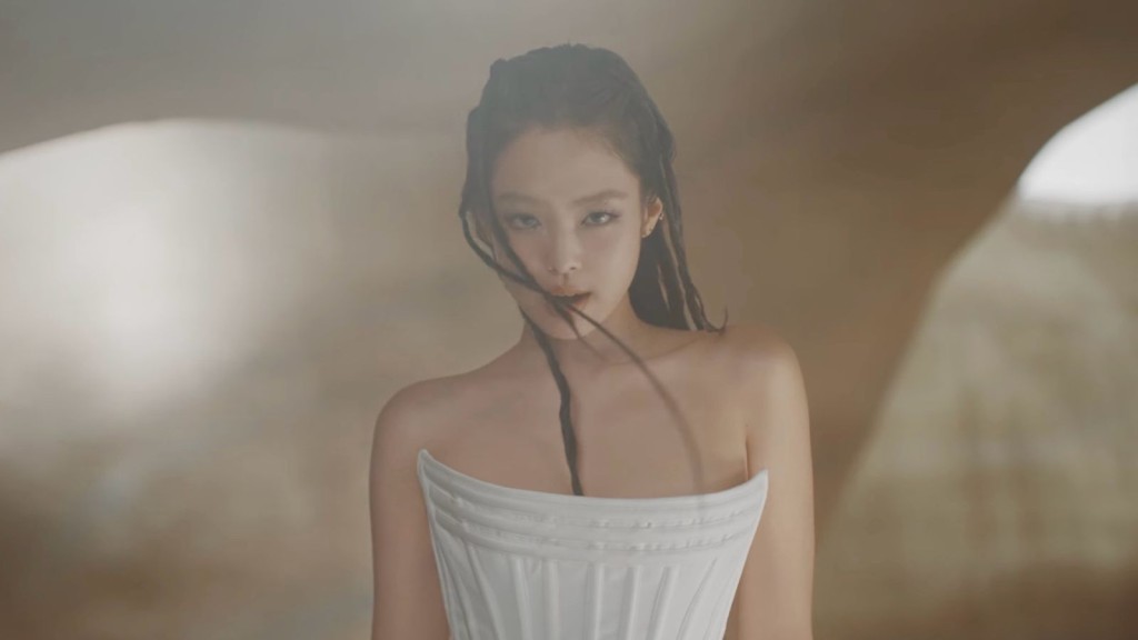 《GO》MV以外太空做主題。