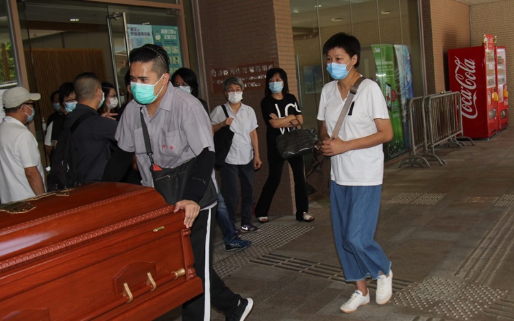 鄧衍成喪禮只有家人、徒弟及數位好友到場。