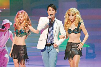 ■Leon為公益獻唱經典金曲,可惜露出「咪嘴」馬腳。