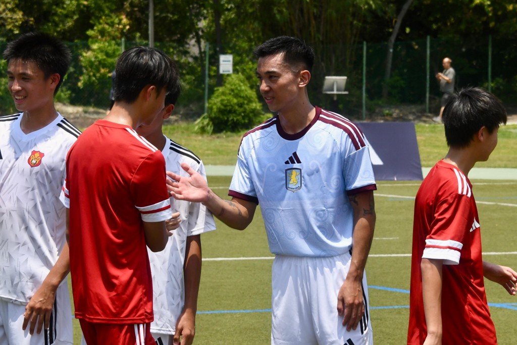 李毅凱再次穿上阿士東維拉球衣回憶往事。楊駿堯攝 李毅凱再次穿上阿士東維拉球衣回憶往事。楊駿堯攝