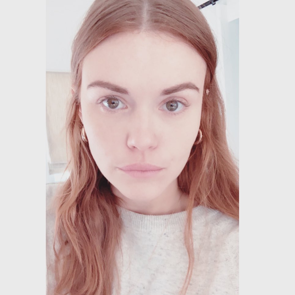 女主角荷莲罗丹凭MTV大热剧集《狼少年》大受欢迎。她于17年获得「青少年票选奖」Choice Summer女演员大奖。