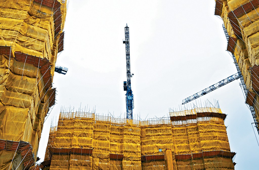 精進建築成功申請暫緩執行除名決定,高院法官解釋其決定。
