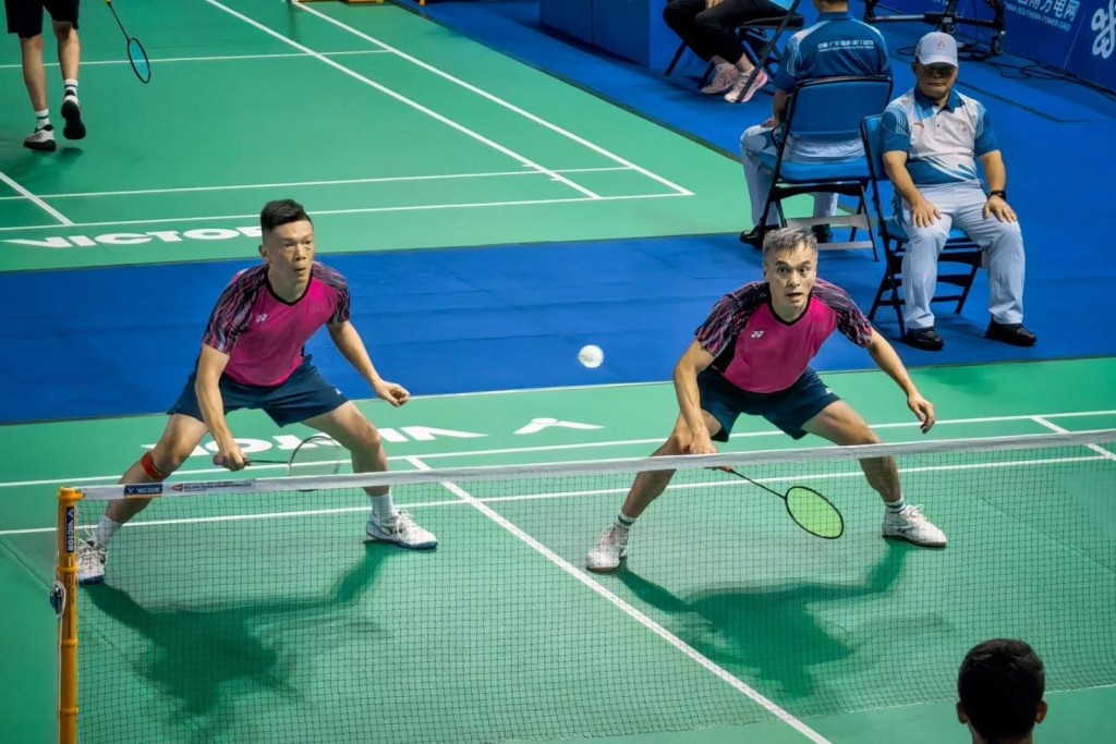 總警司馬偉卿（左）首次代表香港出戰羽毛球群眾項目三場制雙打混合團體賽。