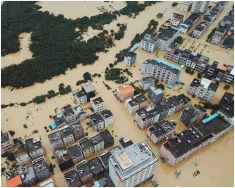 連場大暴雨引發汕頭嚴重水浸一片汪洋。網圖