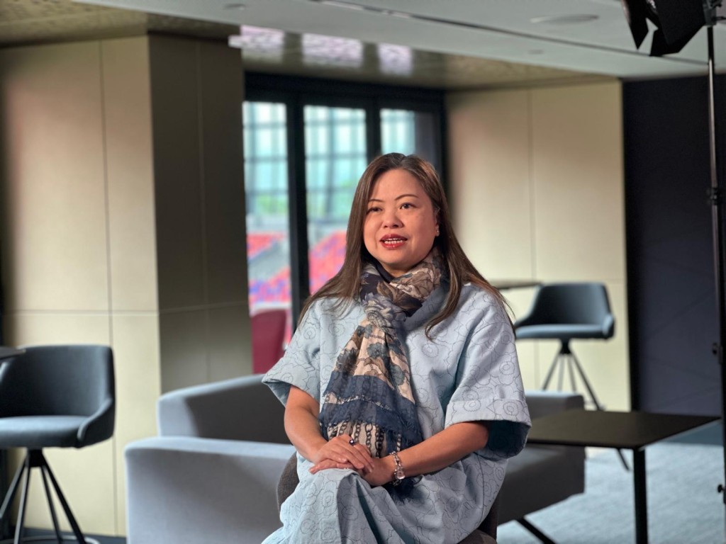 紀錄片第三章《超級工 程》，由體育園營運團隊及政府官員帶 領觀眾走進幕後，重現體育園每個關鍵瞬間。啟德體育園圖片