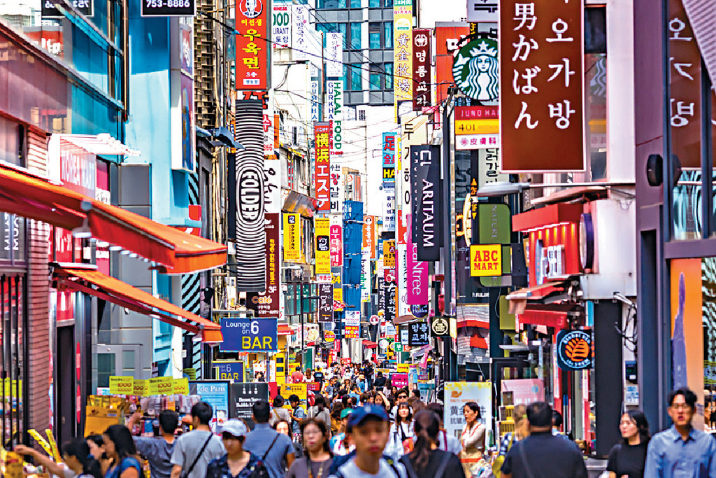 约三成半的亚洲旅客倾向选择较近的目的地旅行，南韩是港人的热门目的地之一