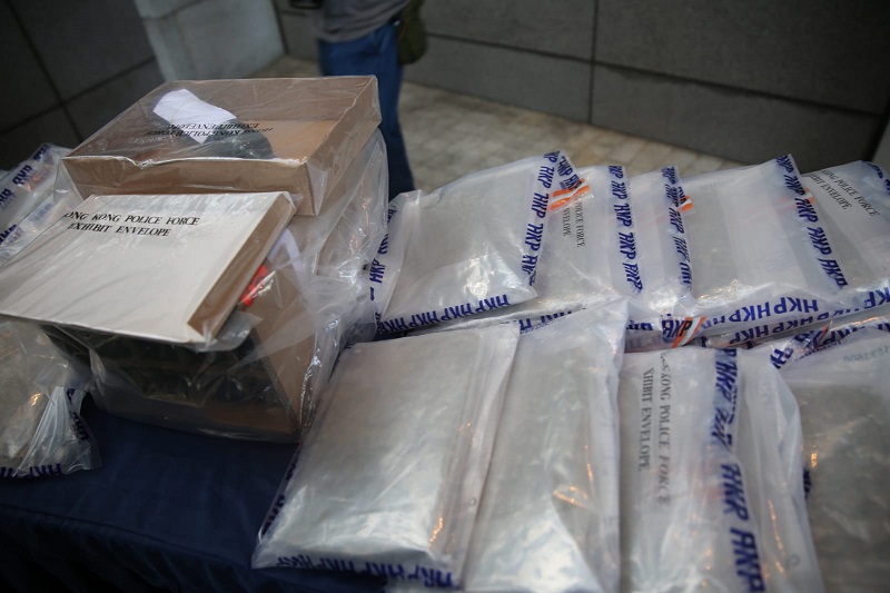 警方搜獲一批證物。徐裕民攝