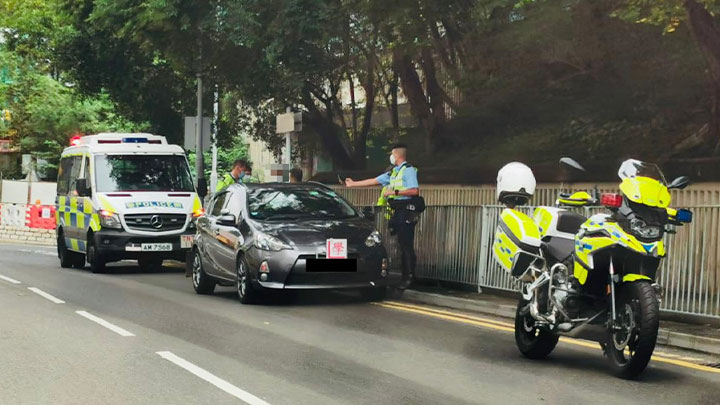 警方在葵涌及沙田區一帶的熱門學車地點共截查9輛車輛,包括私家車、貨車及旅遊巴士等。警方提供