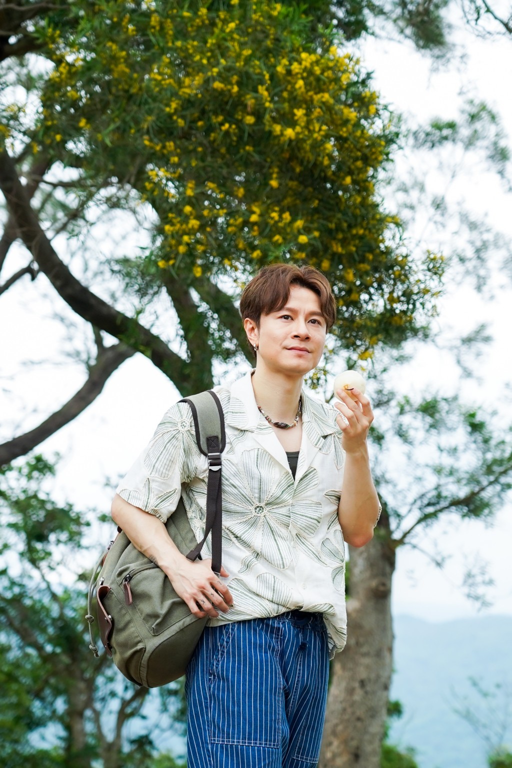 對於選在郊外拍攝，安仔說：「想搵一個有棵大樹嘅地方，好似去郊遊嘅感覺。」