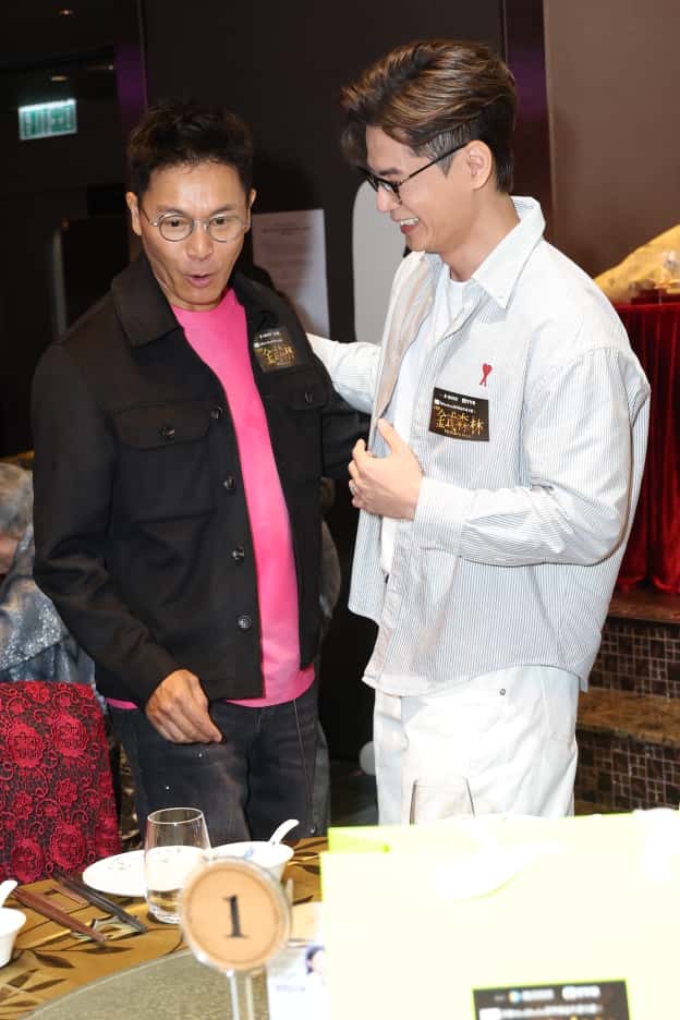 羅子溢表示太太楊茜堯與郭晉安是好朋友,以「兄妹」相稱,笑指安哥是其「大舅」。 羅子溢表示太太楊茜堯與郭晉安是好朋友,以「兄妹」相稱,笑指安哥是其「大舅」。