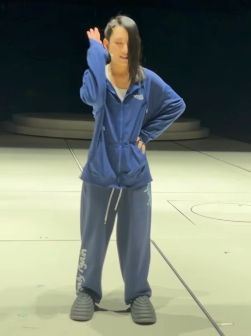 炎明熹認真綵排。 炎明熹認真綵排。