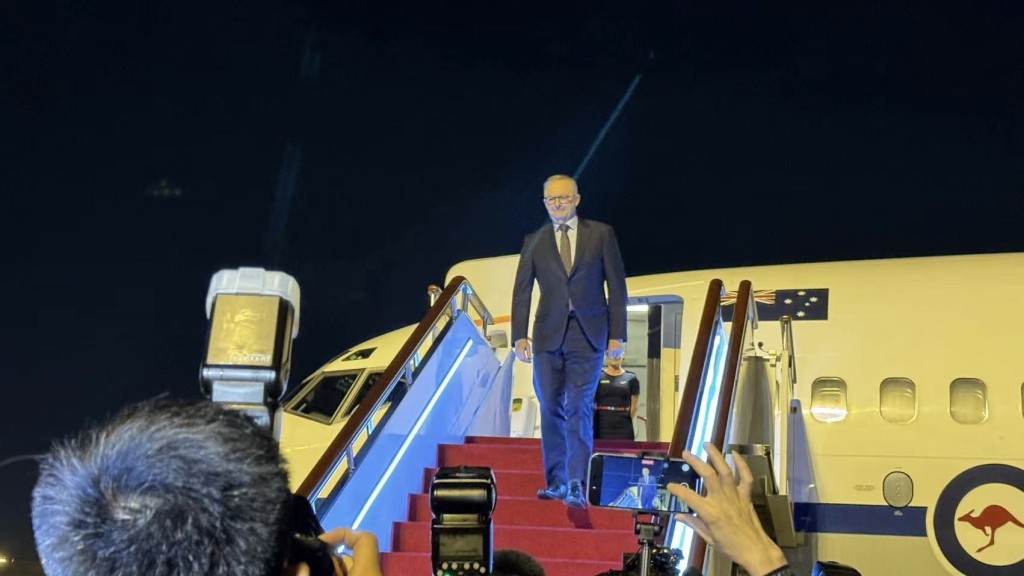 澳洲總理阿爾巴尼斯抵達上海虹橋機場。 微博