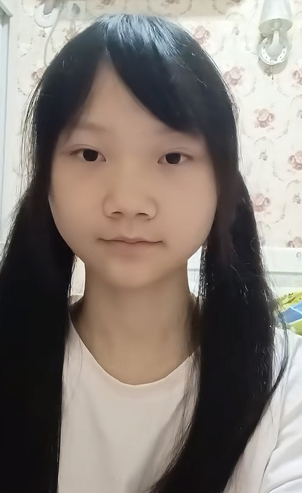 重慶女學生撞臉雷軍走紅。抖音@哇哦！熊熊（混的熊）