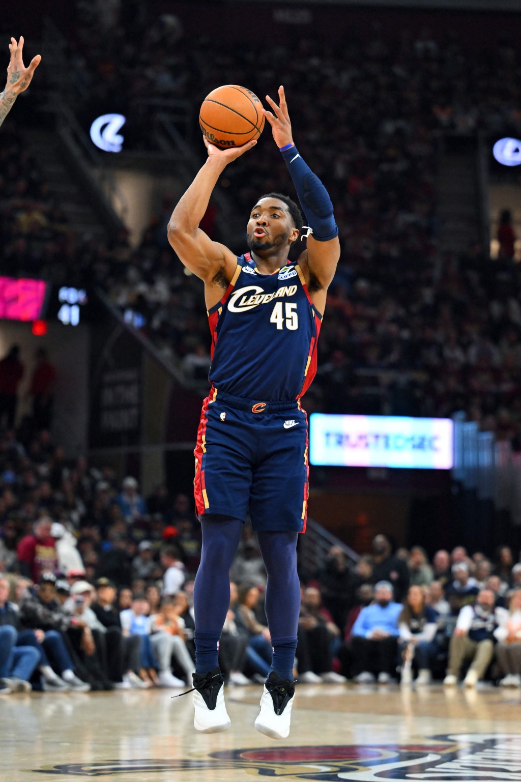 米曹、哈登合轟58分挫速龍領先2:0。法新社