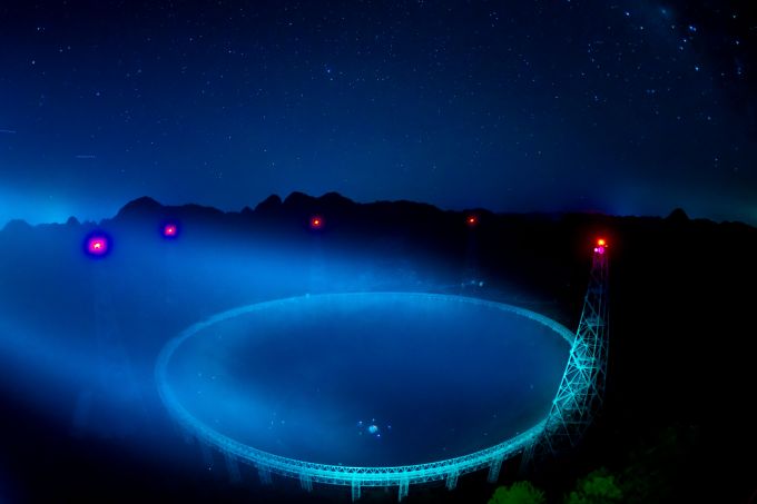 贵州FAST天文射电望夜景。