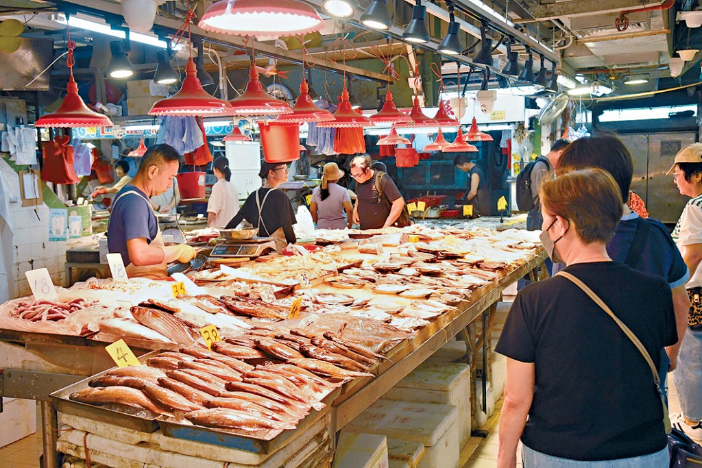 港人喜歡購買生鮮食物及煲湯，常產生大量廚餘。
