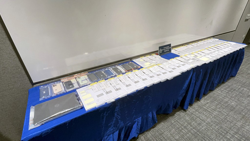 警方展示相關證物。 警方展示相關證物。