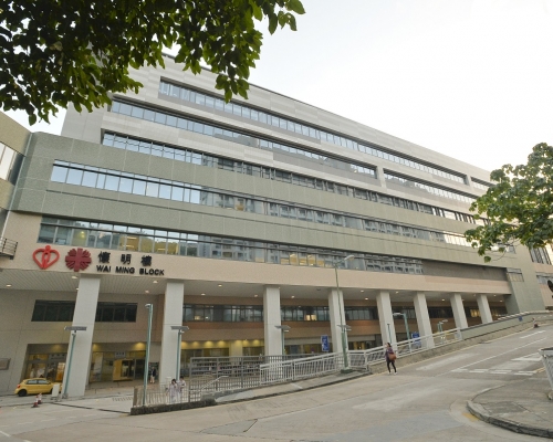 女童手部受傷,清醒被送往明愛醫院治理。