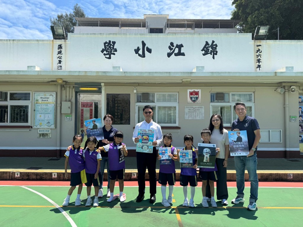 3年後「殺校」,意味部分學生不能原校畢業,黃校長表示會幫助學生找到合適的學校,做好學校最後守護者的角色。 3年後「殺校」,意味部分學生不能原校畢業,黃校長表示會幫助學生找到合適的學校,做好學校最後守護者的角色。