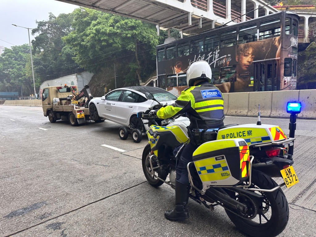 東區警區人員一連3日(2月12至14日)於北角區內多個交通黑點採取執法行動。 東區警區人員一連3日(2月12至14日)於北角區內多個交通黑點採取執法行動。
