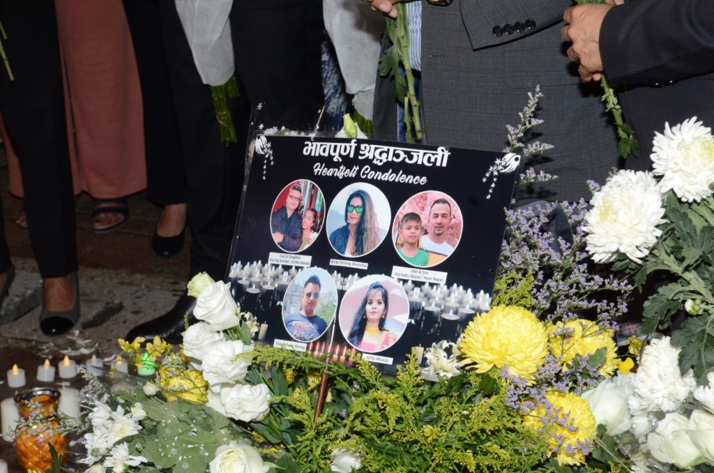 尼泊爾同鄉及市民到場悼念悼念死難者。