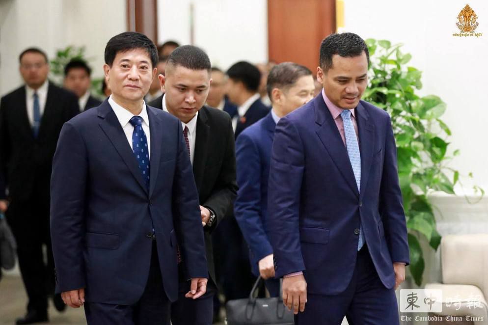 柬埔寨內政部長蘇速卡會見來訪的中國公安部部長助理劉忠義。《柬中時報》