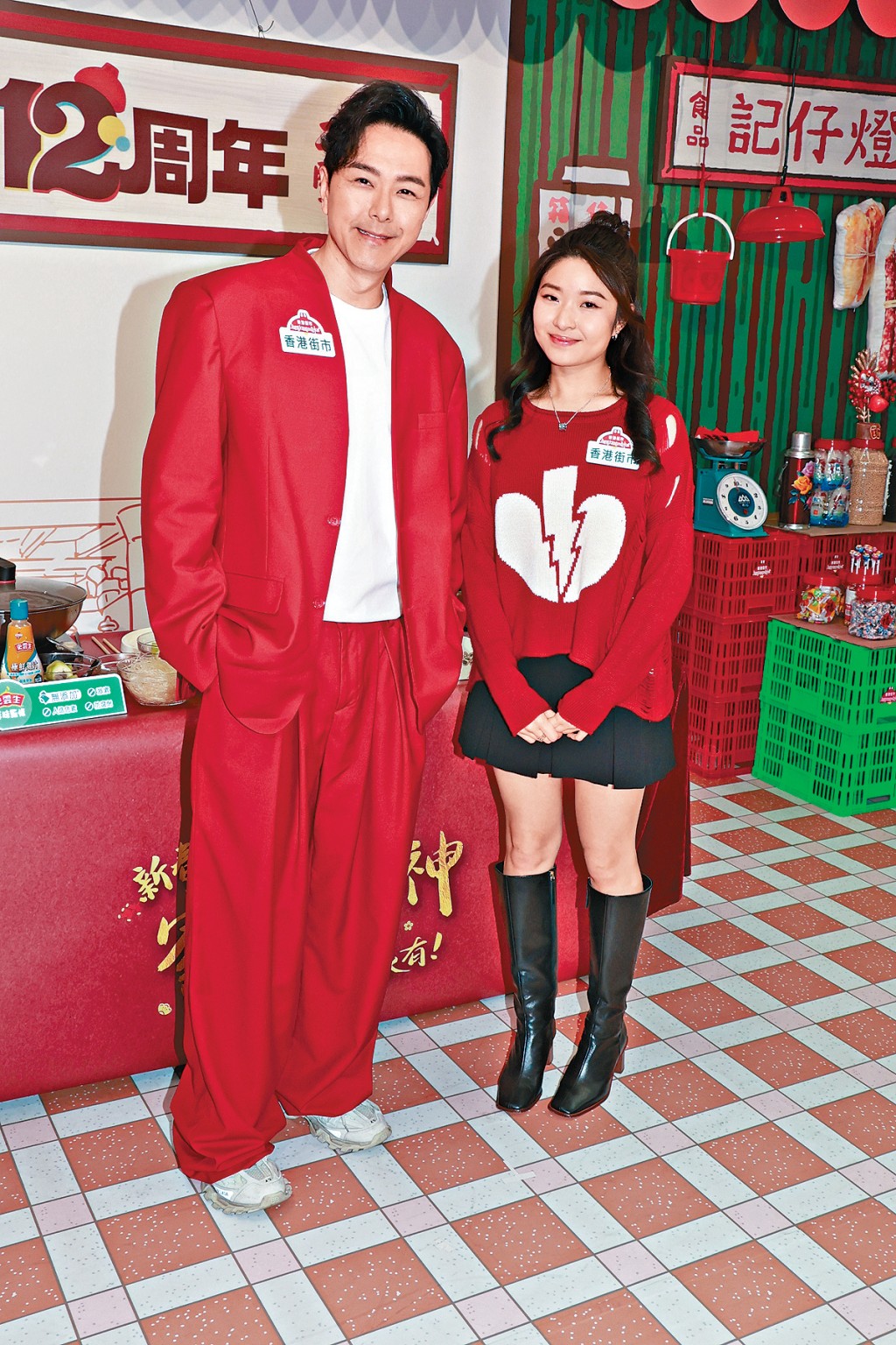 蕭正楠、許惠菁是鄰居，昨日拍住上現身「香港街市」挑戰做廚神。